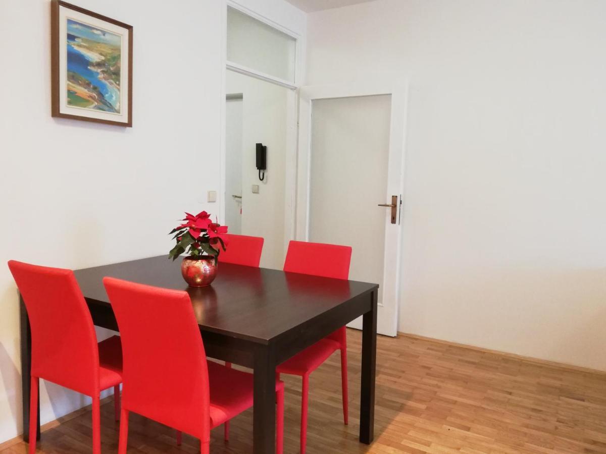 Center Apartment *